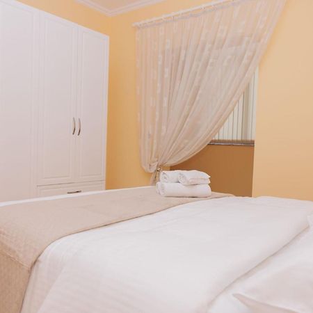 Heart Of Tirana Villa ภายนอก รูปภาพ