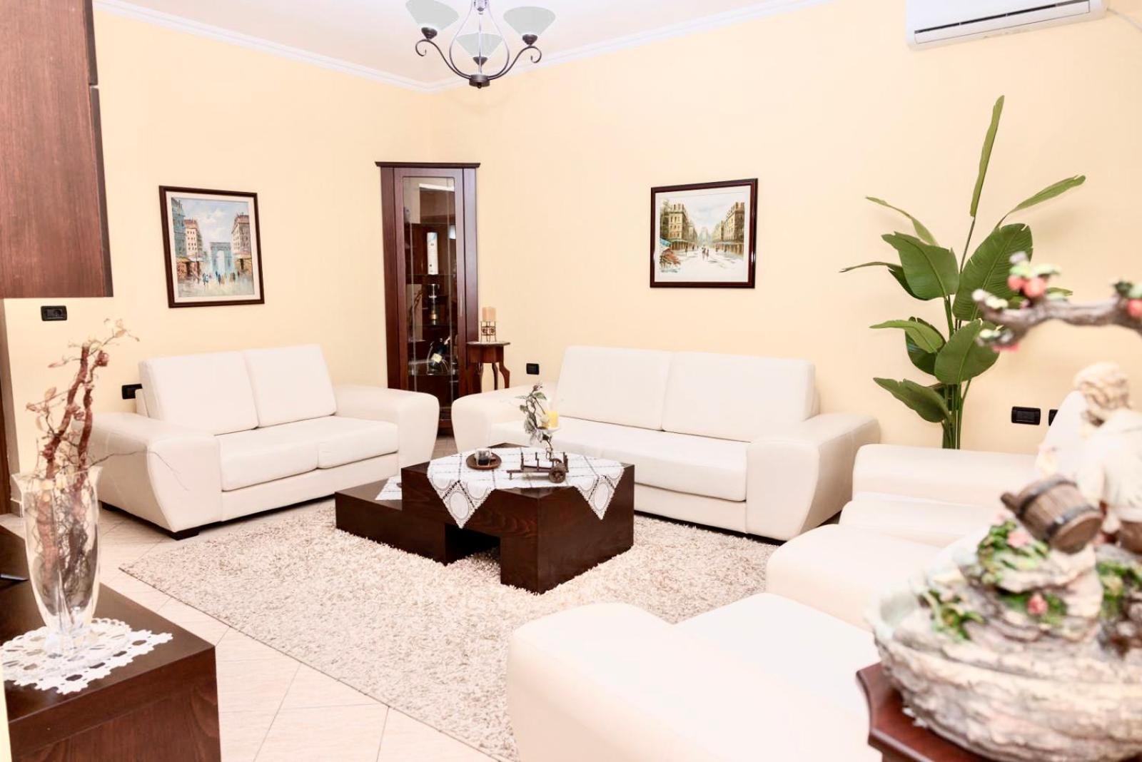 Heart Of Tirana Villa ภายนอก รูปภาพ